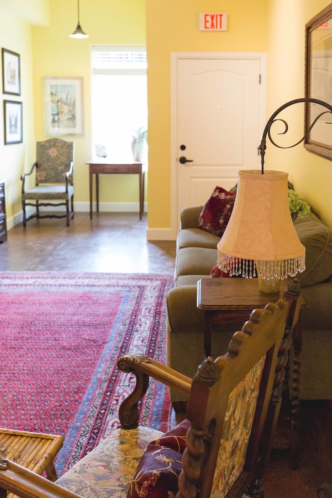 High Cotton Inn