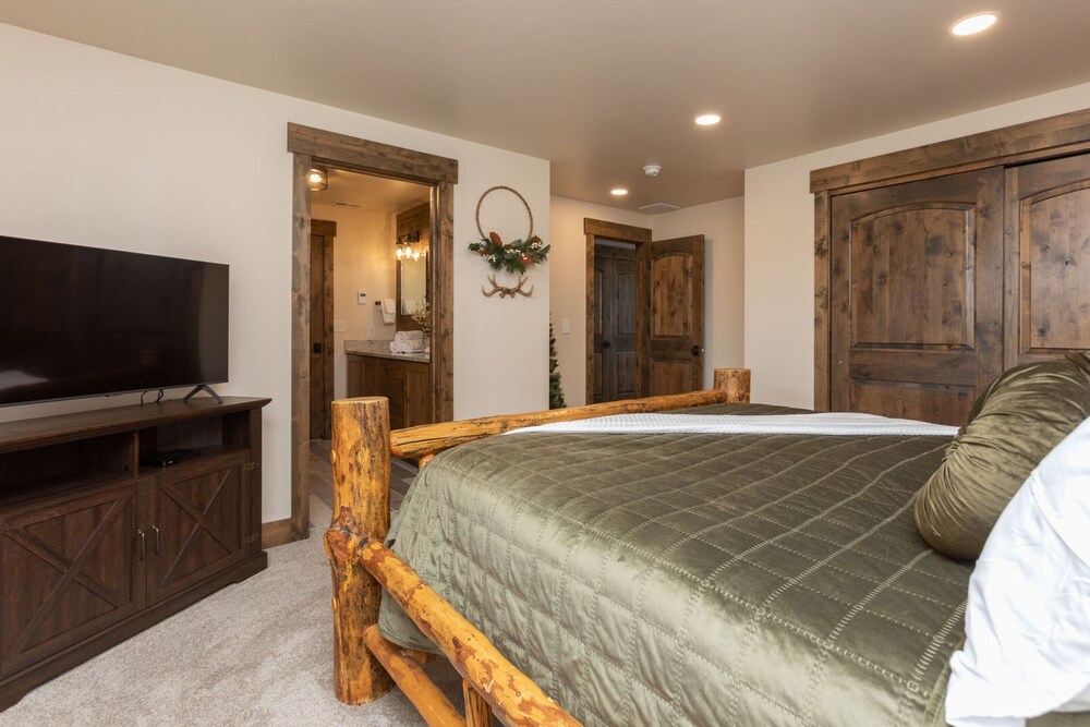 Mountain Hawk view 4