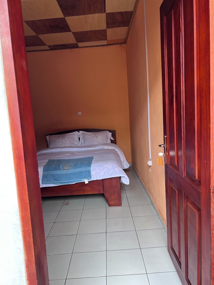 Motel Six Nations