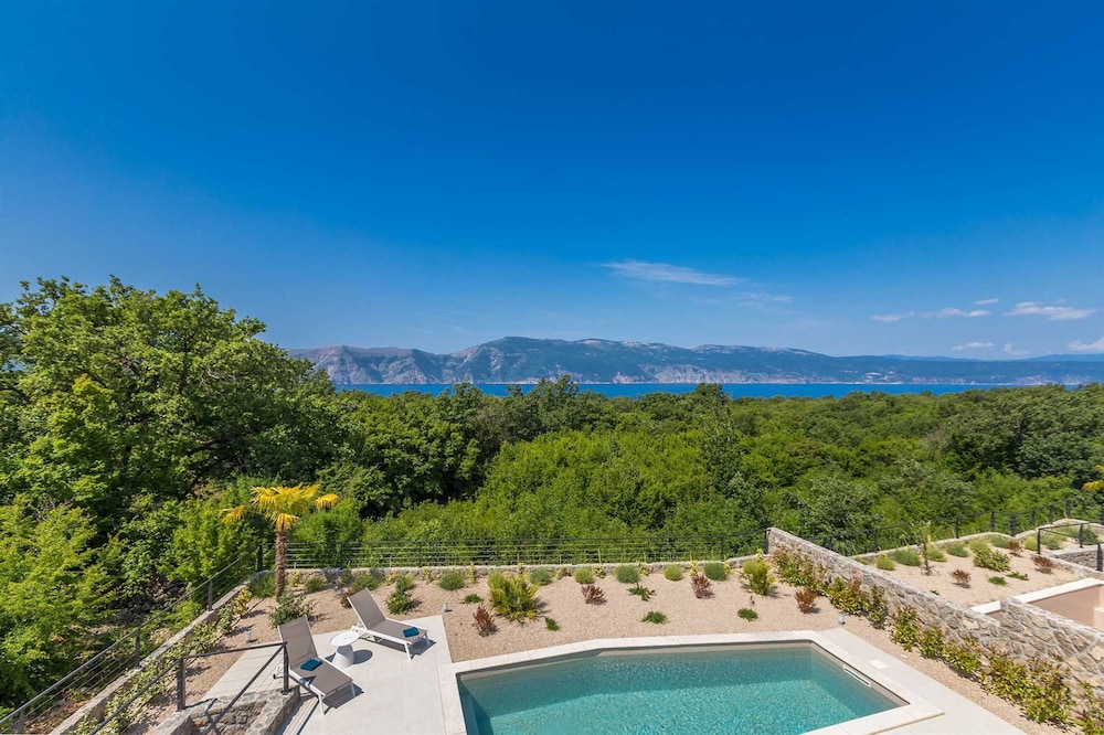 Villa Verena With Heated Pool