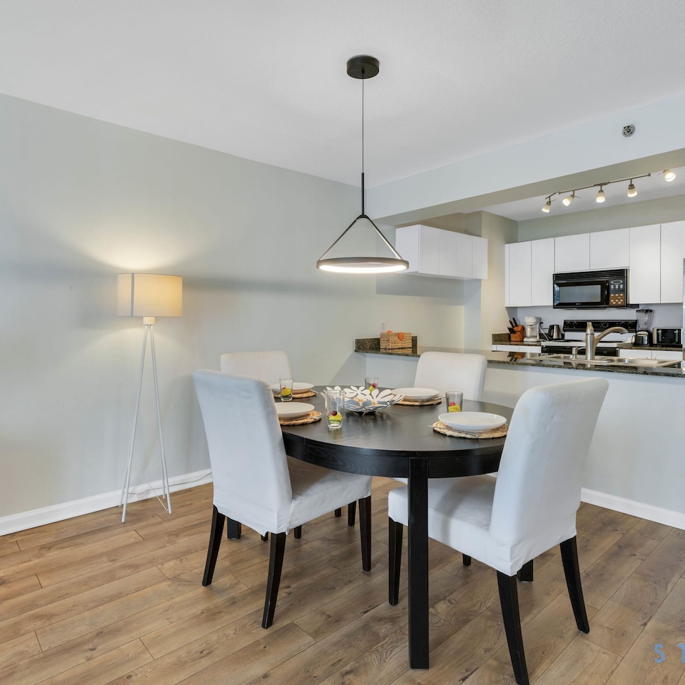 Modern 1-br Condo in Upscale Brickell Locale