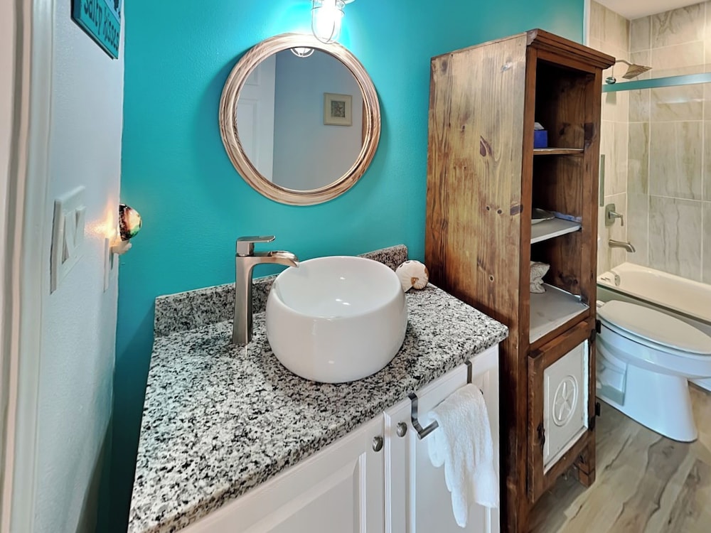 Pura Vida Oasis by Miss Kitty’s