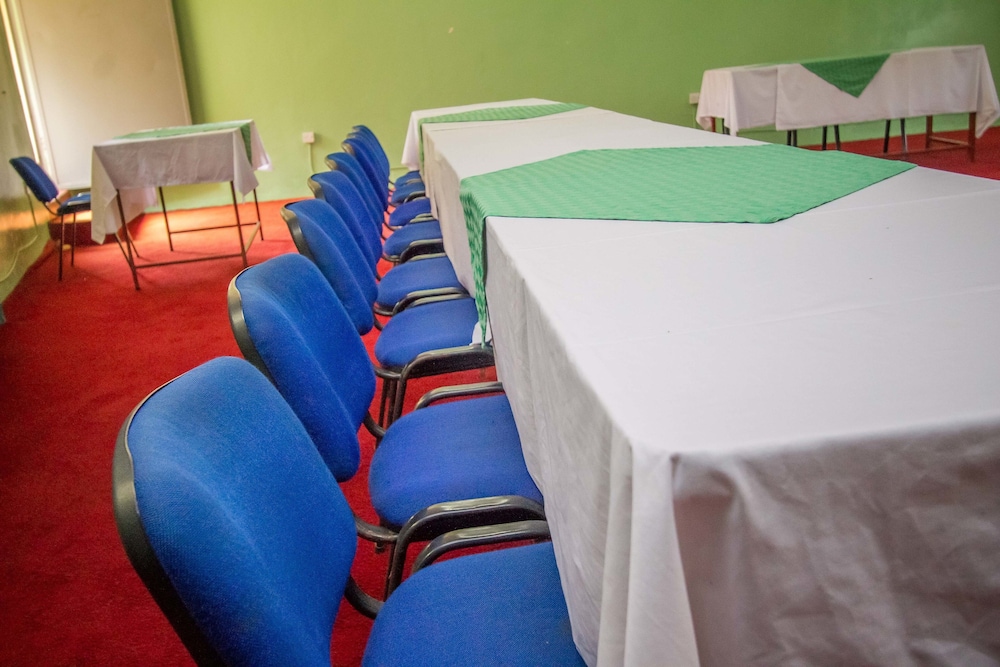 Emirina Travel Hotel