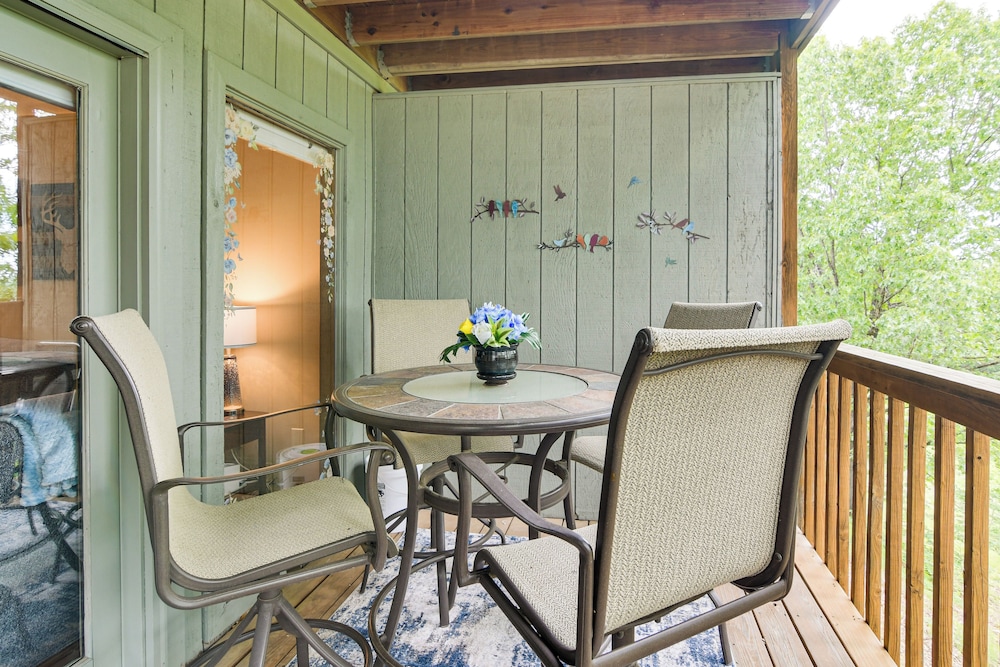 2 Mi to Silver Dollar City: Inviting Family Escape