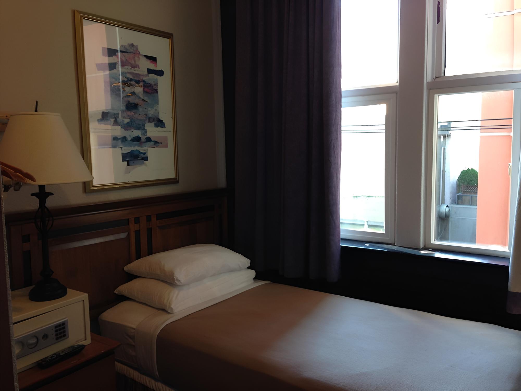Hotel Ambassador - Hostel