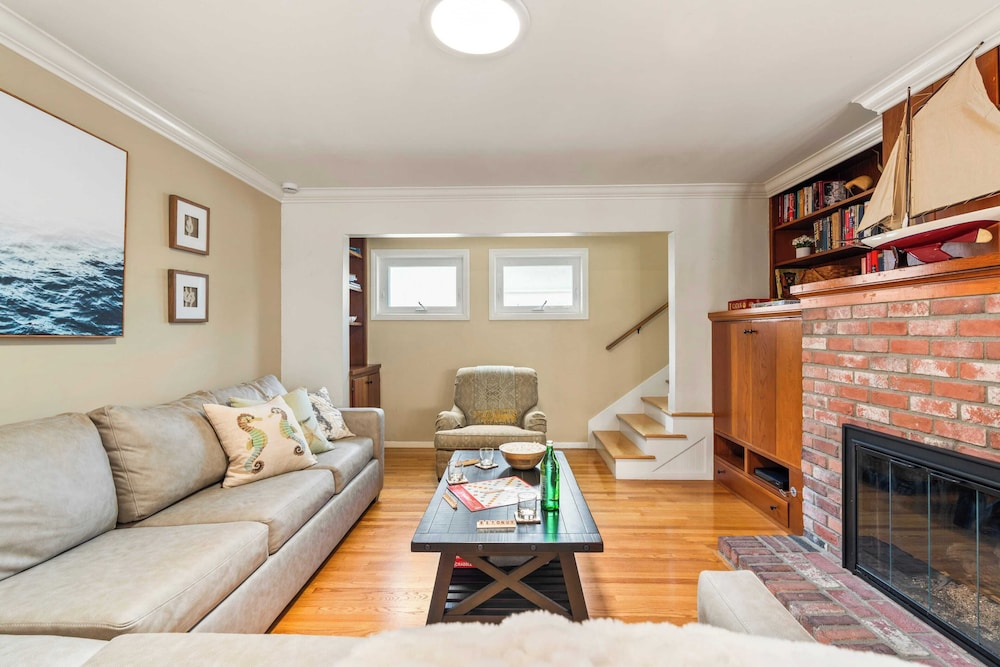 Point Loma Home w/ Putting Green, Firepit + Game Room & Beach Access Zola Street by Avantstay