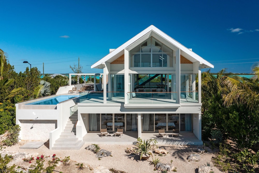 La Mer Villa West Luxury Oceanfront on Sapodilla Bay