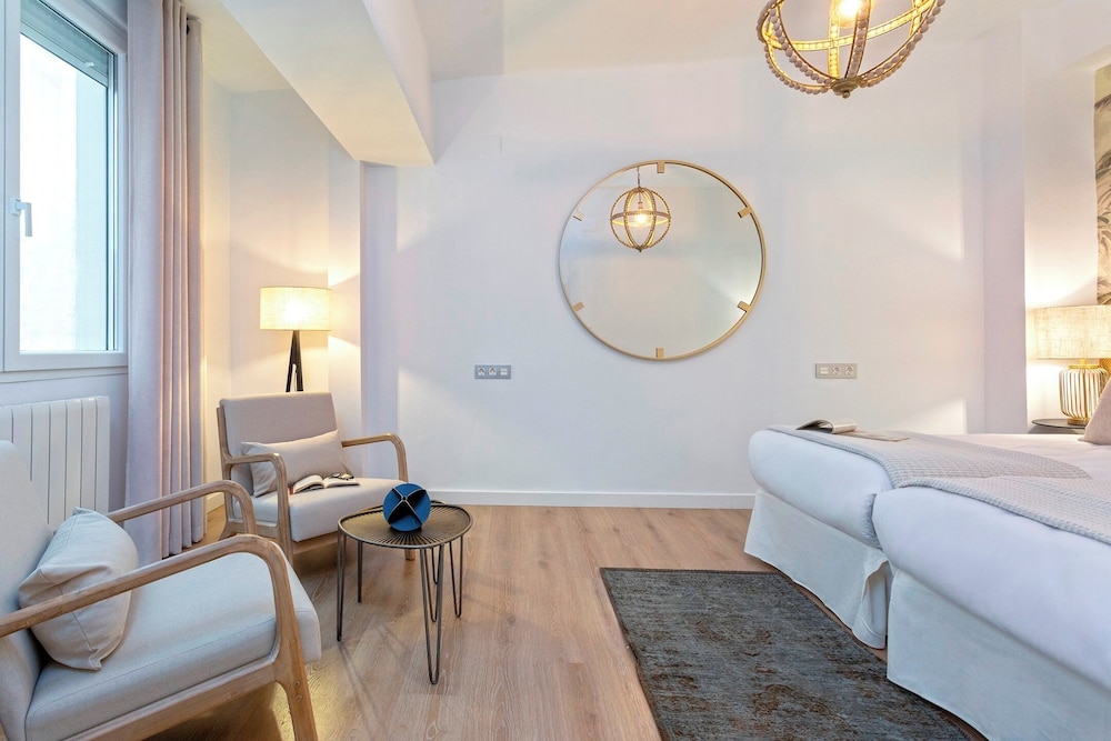 Exclusive apt 3rooms in Granda. Martinez Campos II