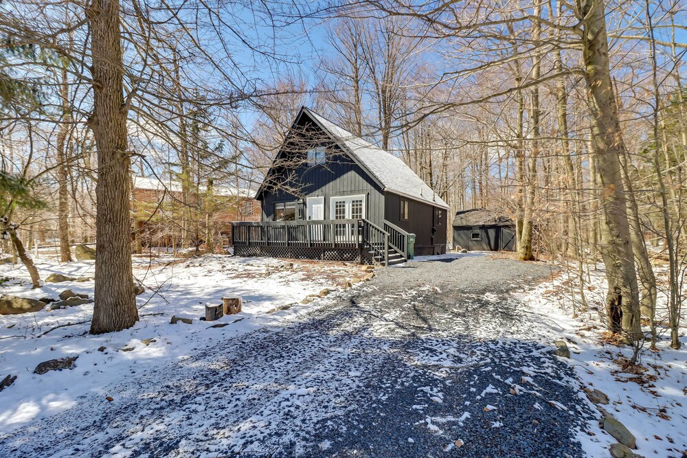 Tobyhanna Vacation Home w/ Community Pool Access view 3