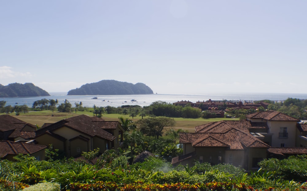 CR Luxury Los Sueños Condos