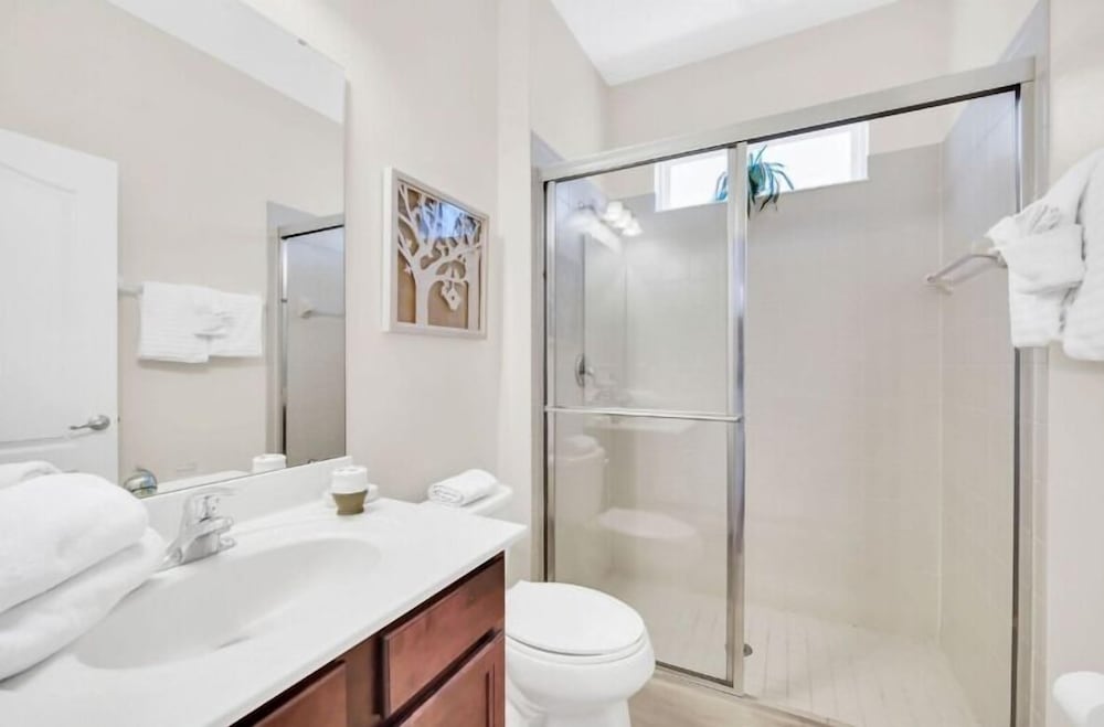 Stunner 6Br W/ South Pool, Lake View & Near Golf