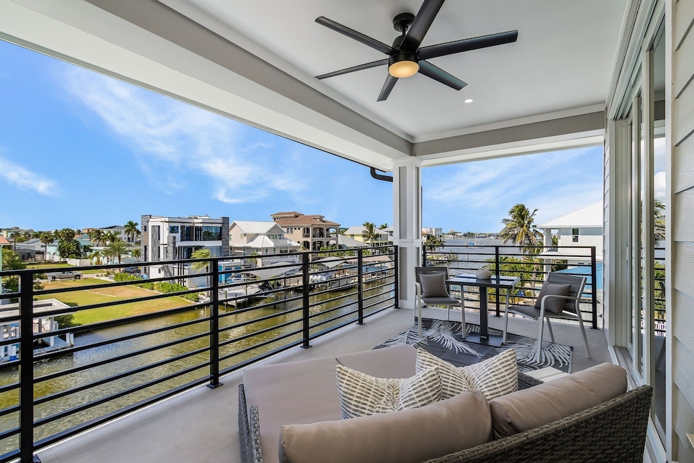 141 Brand New Luxury 6br/6ba Build W/ Heated Pool! 6 Bedroom Home