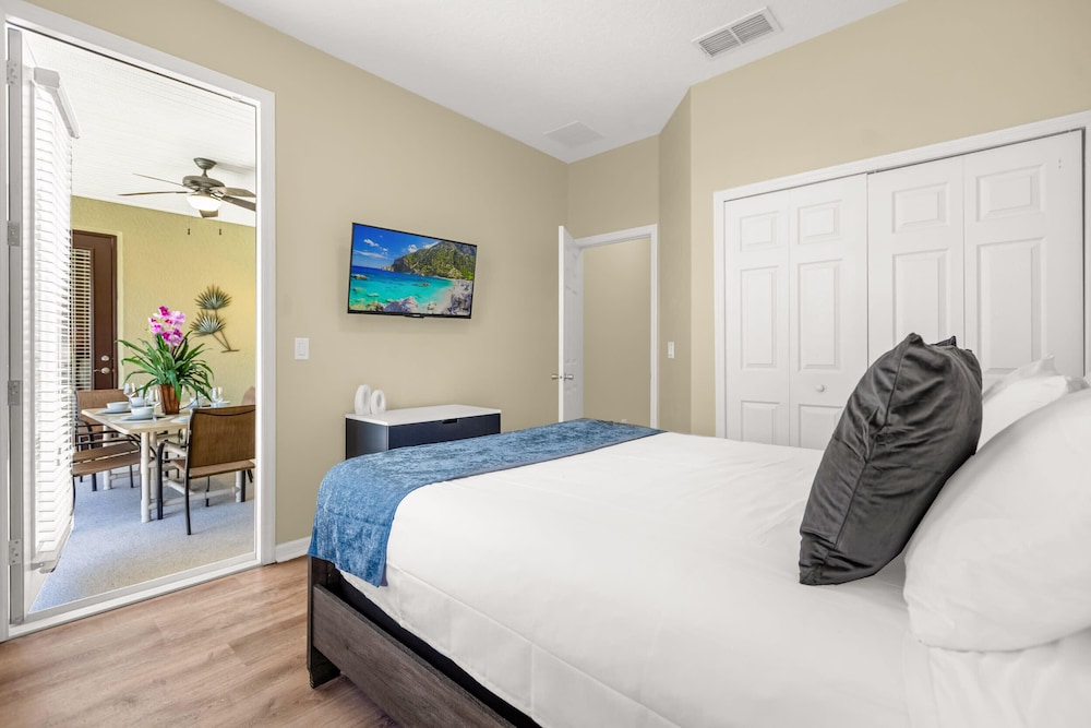 Upstay: Crystal Cove Resort Villa w/ Pool & Games