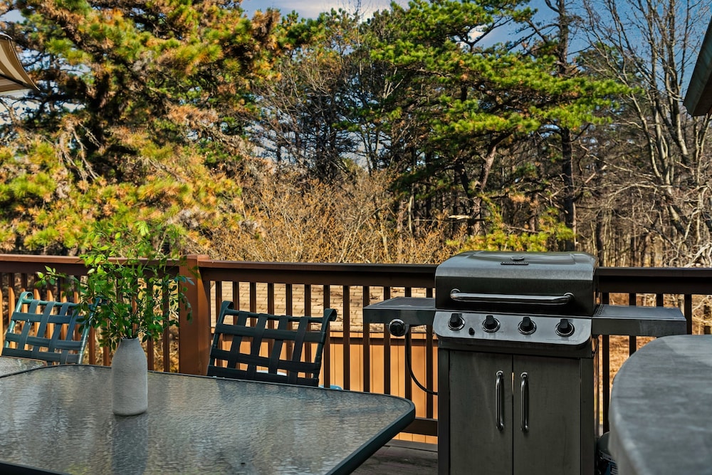 Deer Haven Cabin by Avantstay Waterfront Dock Firepit