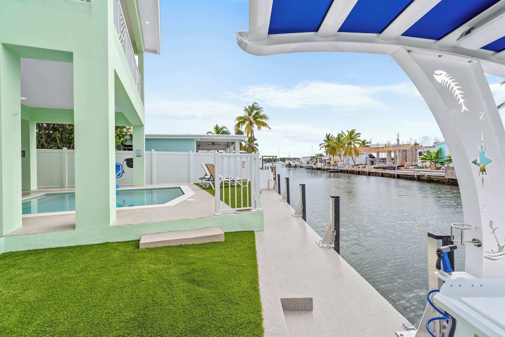 Aqua Verde Waterfront Lux Gem Dock Game Room