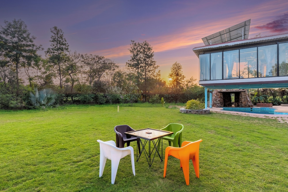 ELIVAAS 3 BHK Handa's Getaway with pool