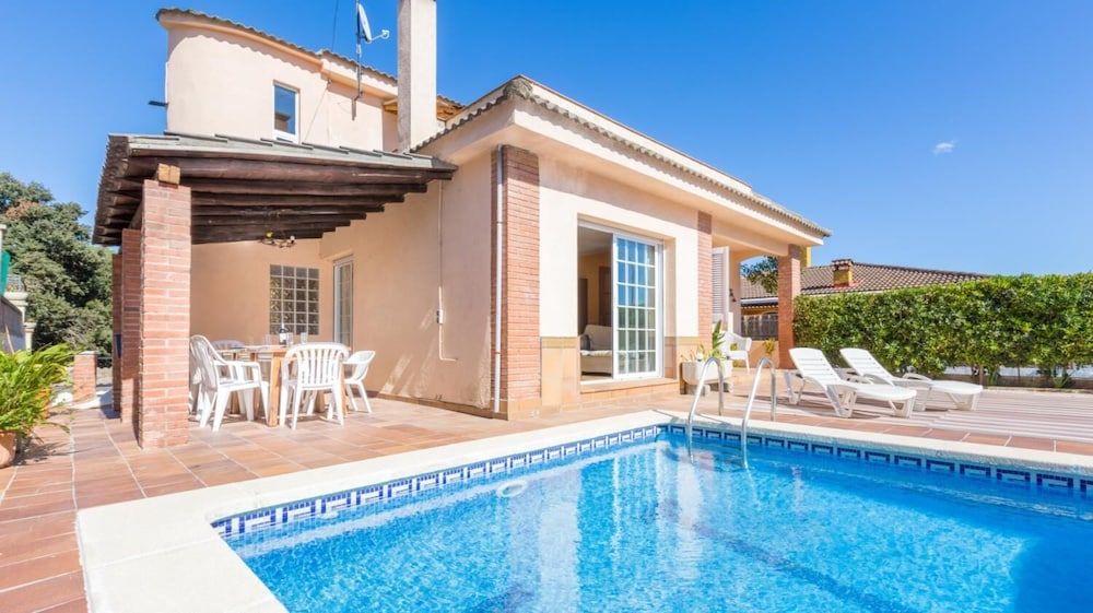 Del Pi in Blanes With 4 Bedrooms and 3 Bathrooms