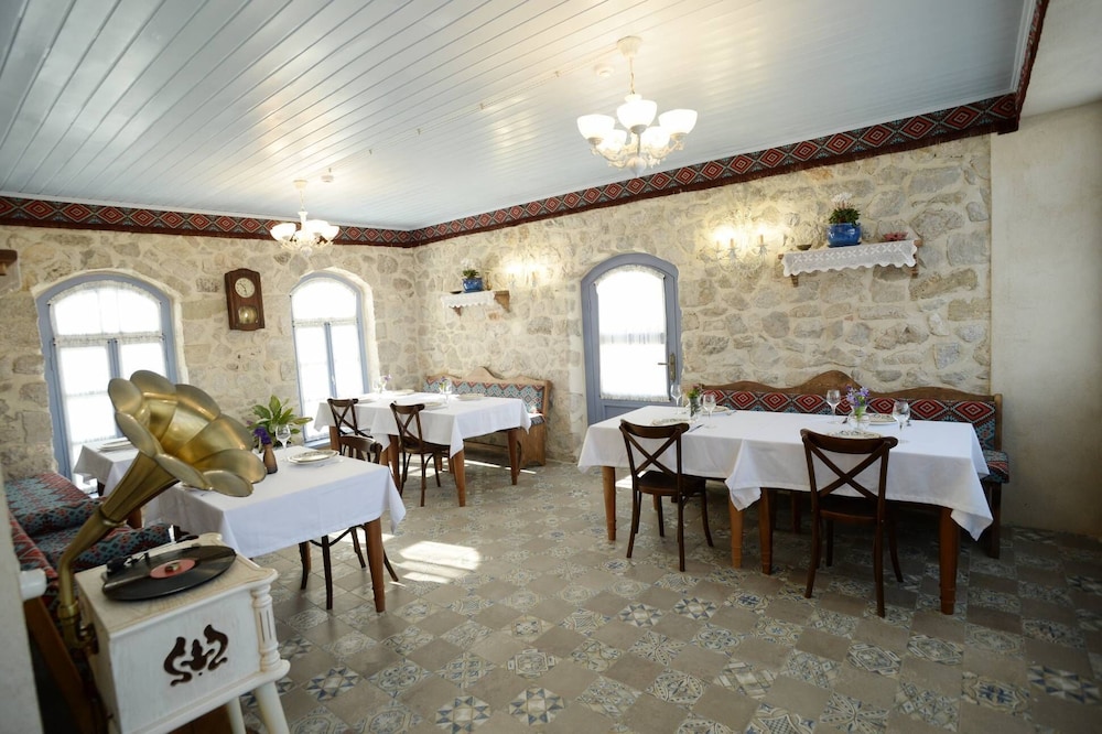 Yasemen Hotel