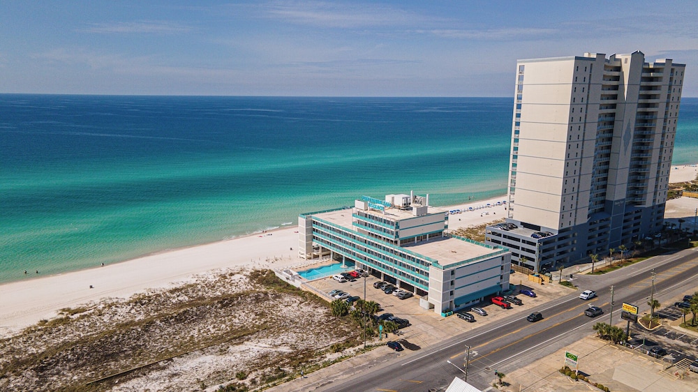 Coral Cove Beachfront Condo for 3 w/ Onsite Pool