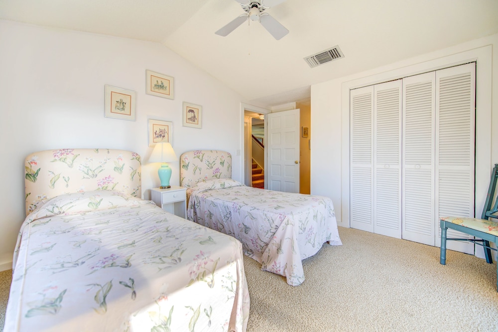 Inviting Ocean View Villa With Easy Beach And Pool Access Deans 3 Bedroom Villa by Peace Vacations view 5