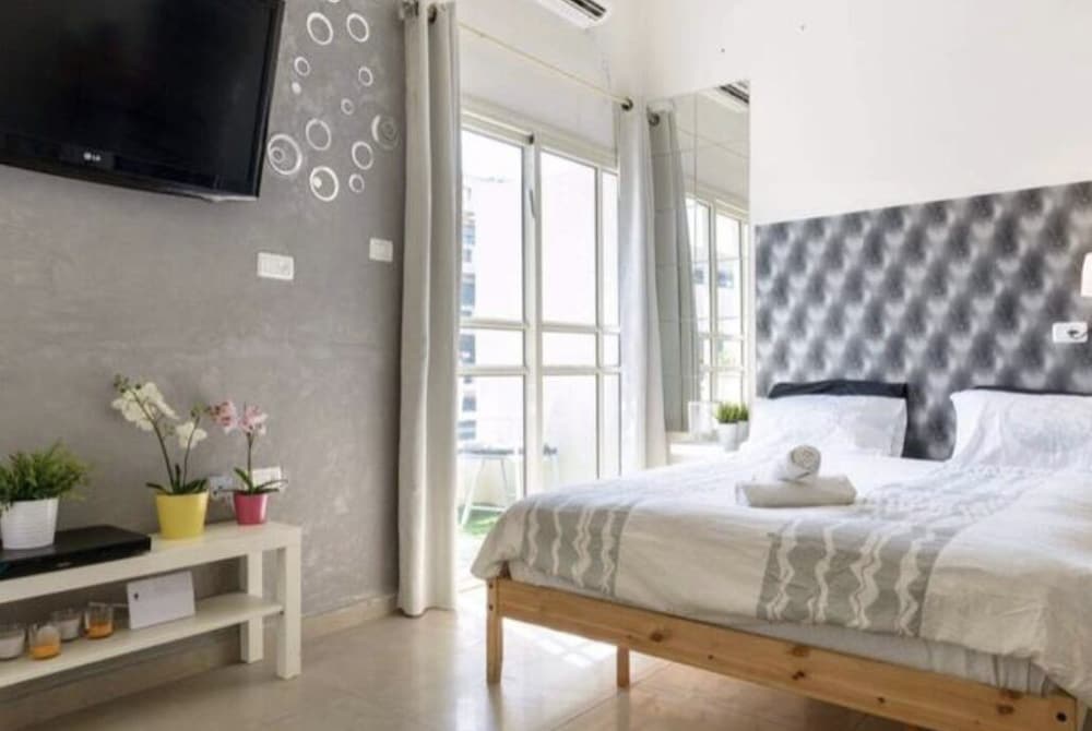 Luxury studio with balcony and parking view 5
