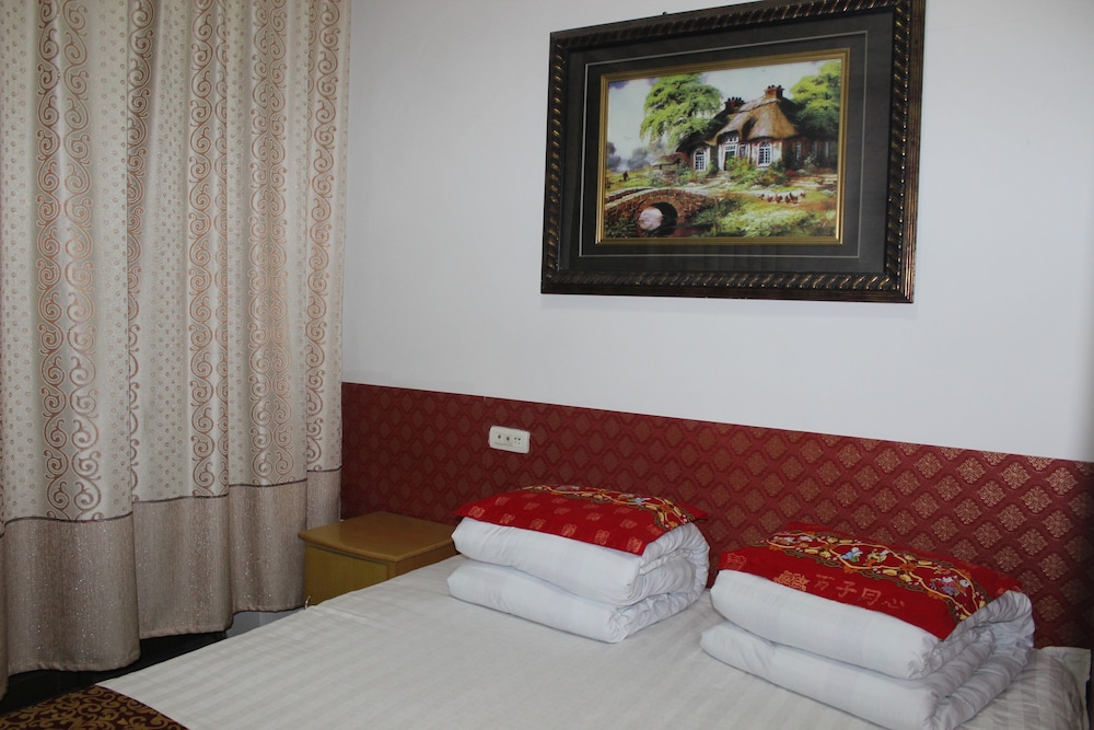 Zhiyuan Homestay Ancient City North Gate