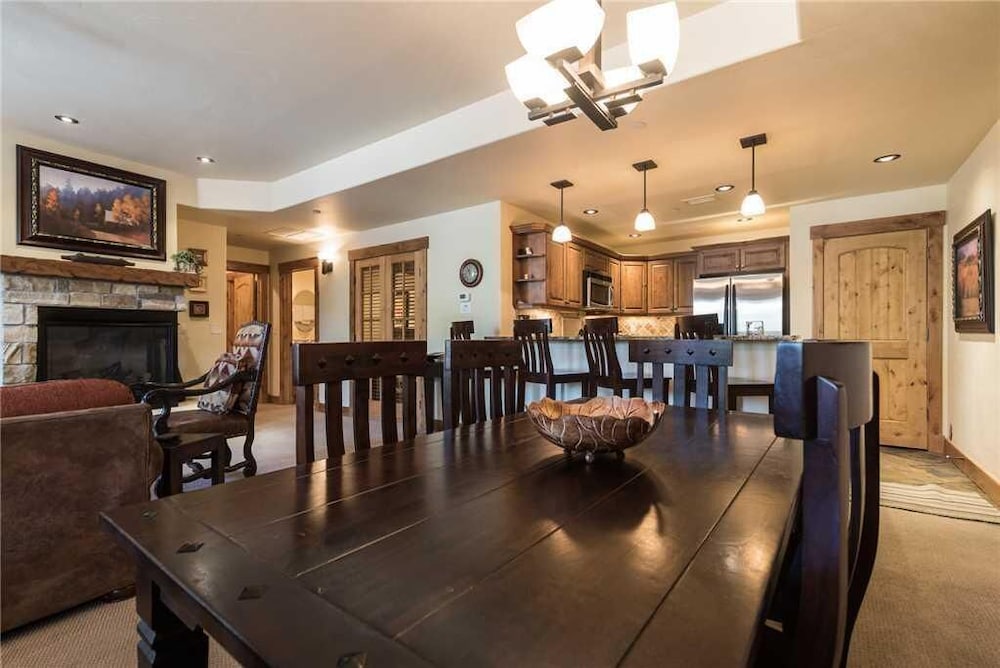 5112 Emerald Lodge, Trappeur's Crossing Apartment 2