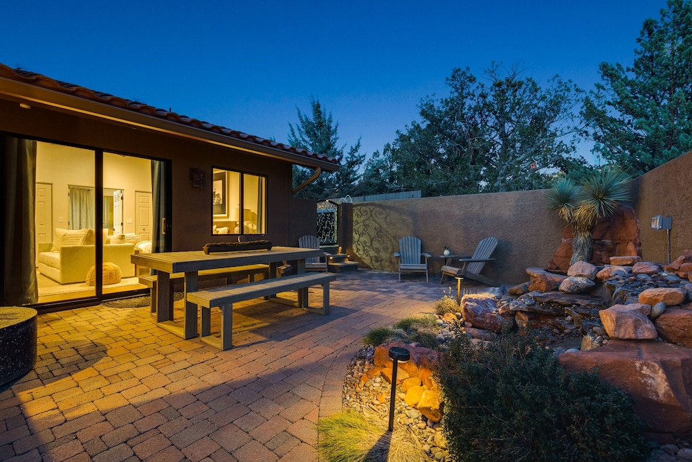 Mammoth Rock Splendor-close to Town Huge Spa Game Room