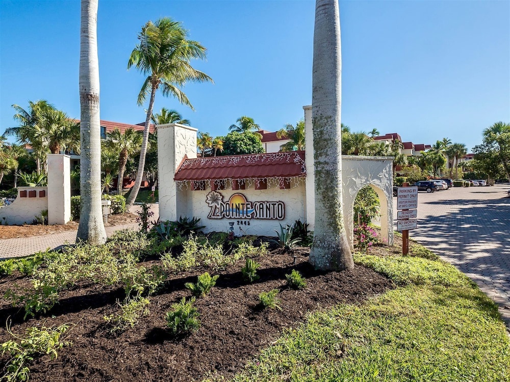 Pointe Santo Condos by Dream Vacation Rentals