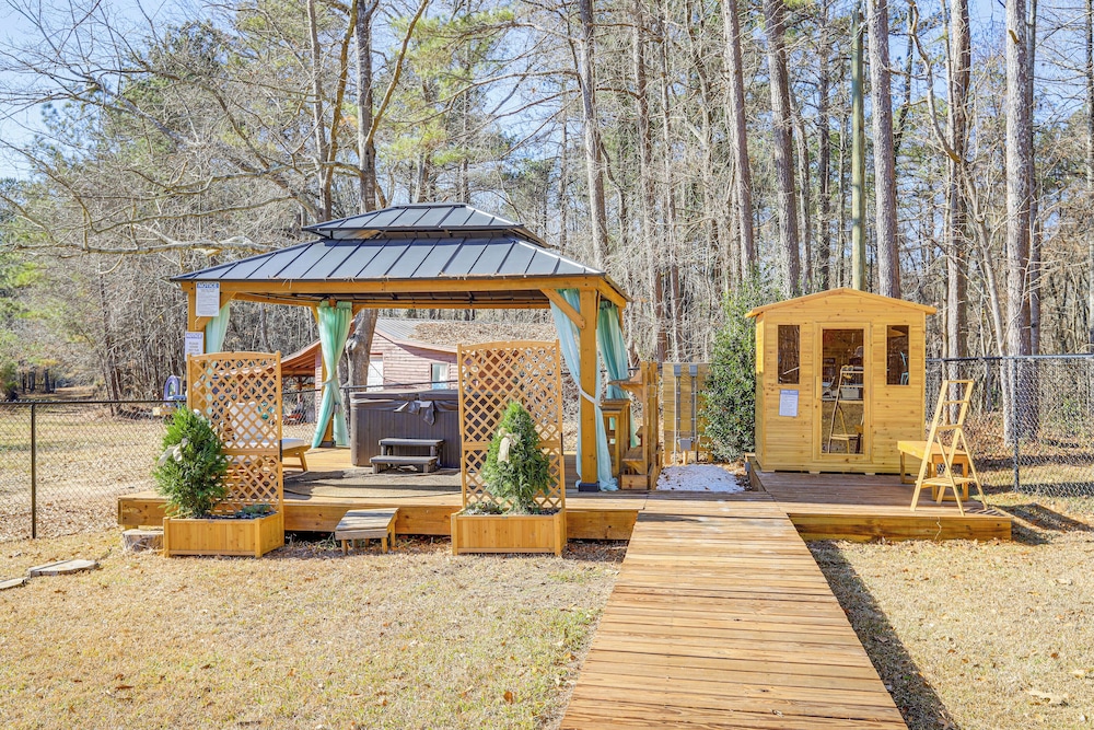 Private Hot Tub & Sauna: Georgia Nature Retreat!