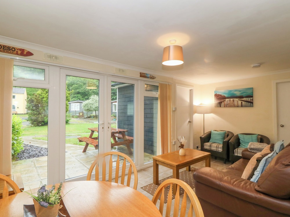 245 Riverside Lodge