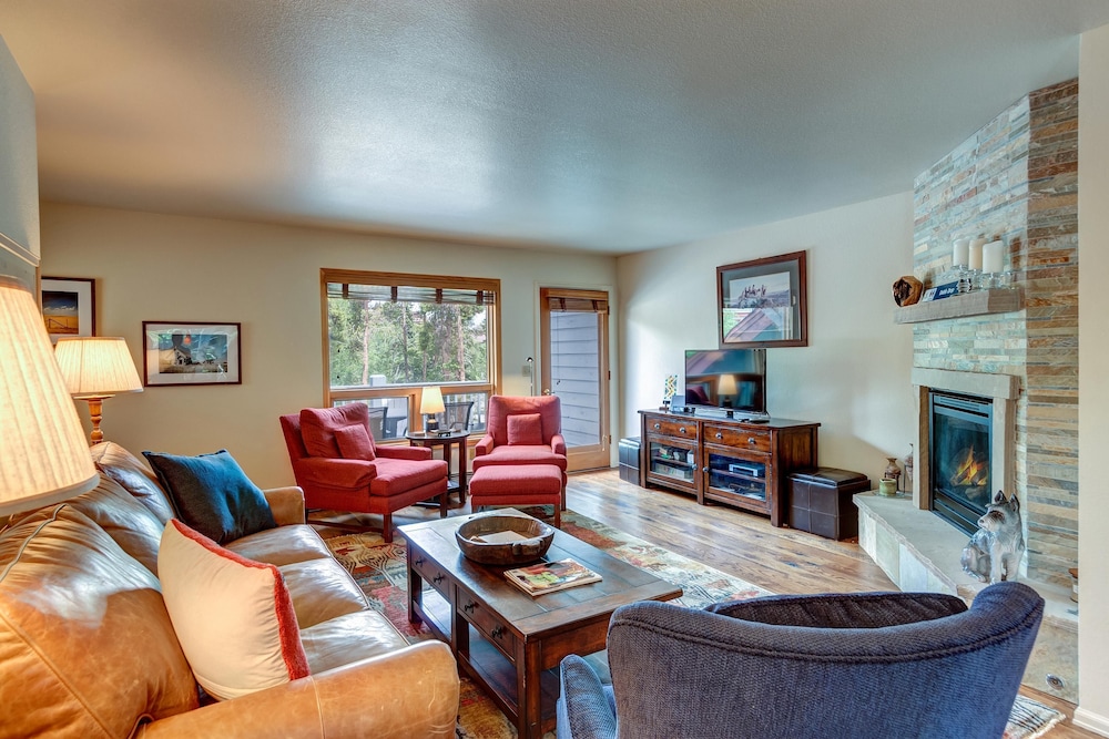 Pine Creek Lodge 3 Bedroom Townhouse by RedAwning