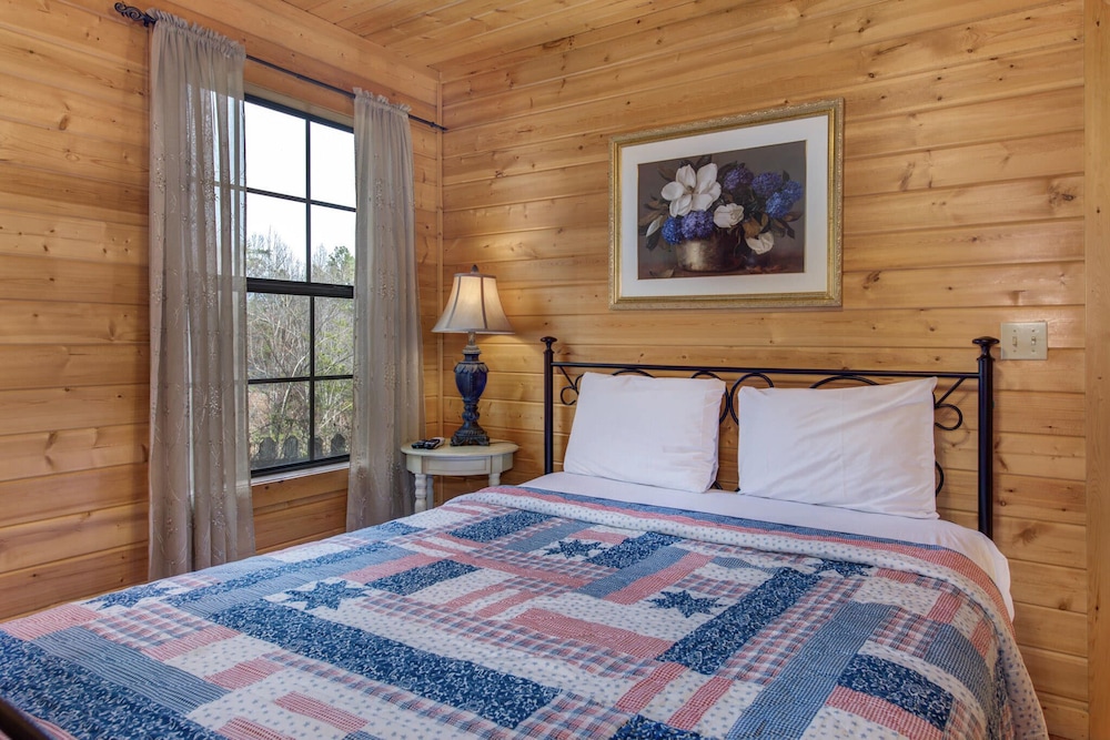 Woodland Wonder w/ Hot Tub and Pool Table! view 2