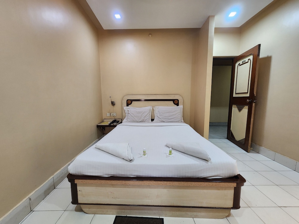 Hotel Pushpak International