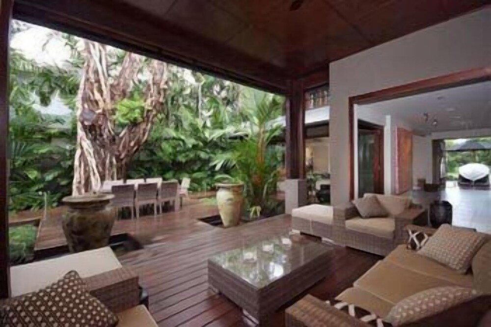 26 Beachfront Mirage - Image 5