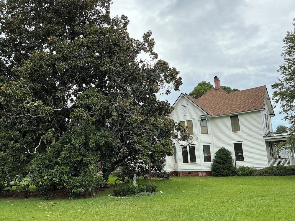 Magnolia House Bed & Breakfast
