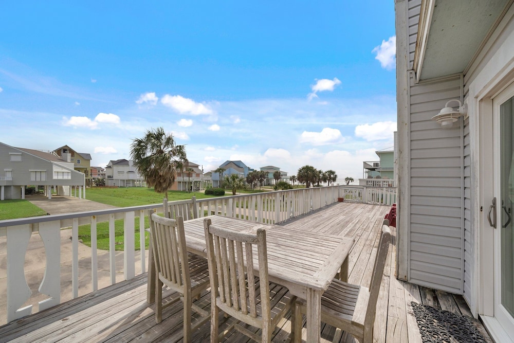 Crab Claw by Ryson Vacation Rentals