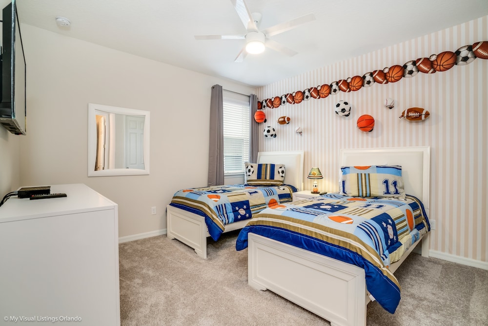 5 BD 4.5 BH With Game Room and Spa view 2