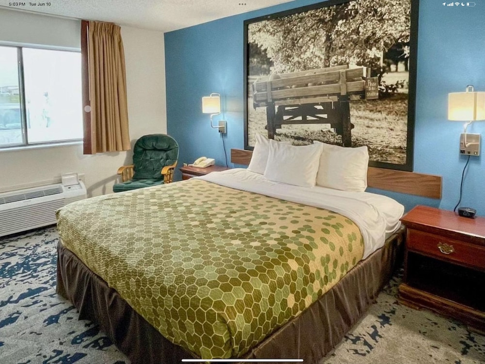 Lamoni Inn & Suites