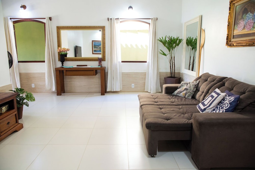 Casa com Piscina e Churrasqueira no Pantanal
