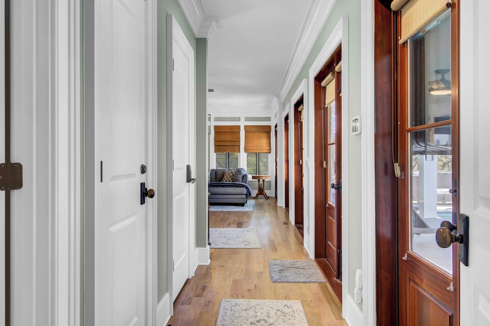 Steps to the Beach! Pool, Gym, Game Room, Movie Theater 3301 Palm by Avantstay