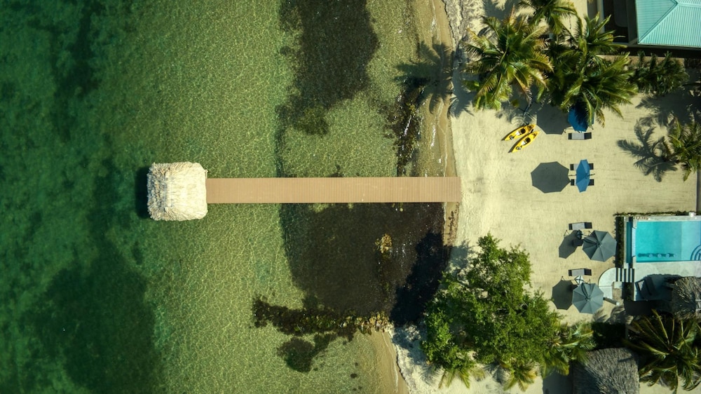 Conmigos 6 Bedroom Beachfront Villa