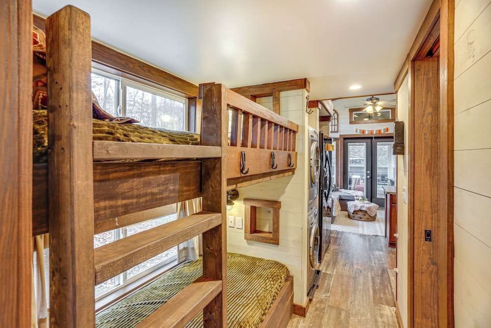 On-site Trails + Furnished Deck: Monteagle Escape!