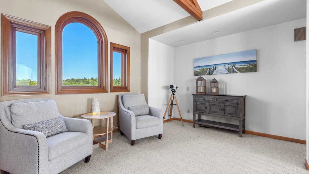 Seacliff Haven Waterfront Luxury, Stunning Views, Hot Tub & Game Room