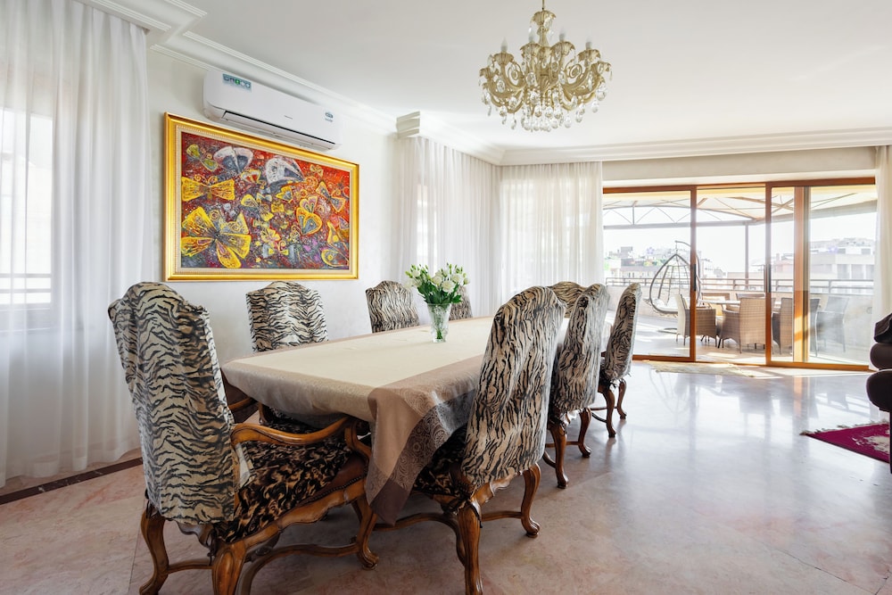 Apartment by Luxe Group HH888