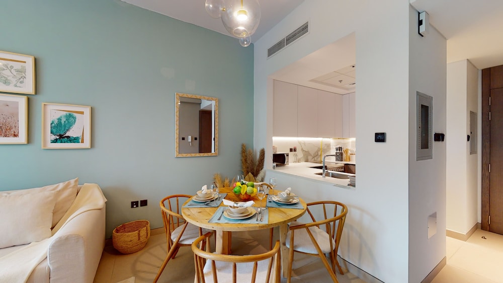 Euro Residences 206 — dining