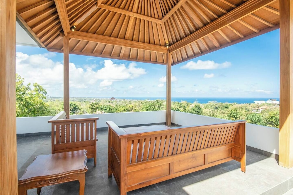 Luxurious 6 BR With Sea View, 5 Mins to Savaya