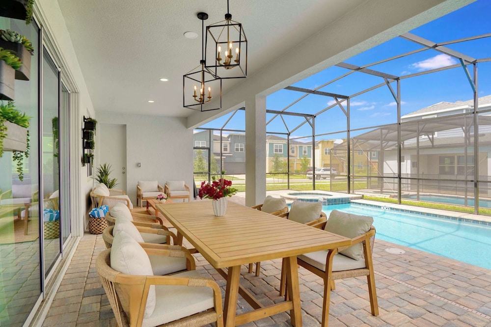 Epic 10br Solara Retreat, Themed Fun & Pool