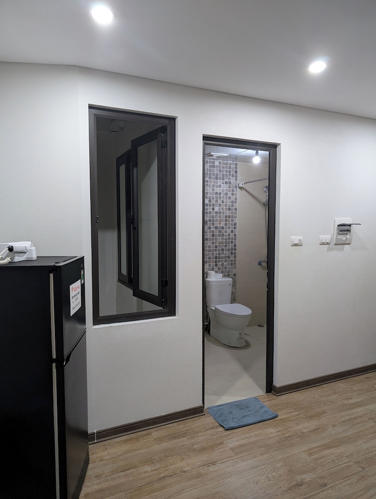 Era Apartment Lac Long Quan