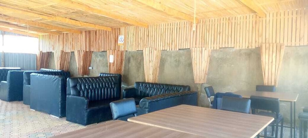 White House Lounge & Accommodation